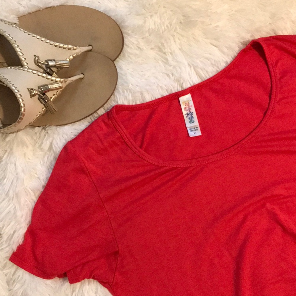 NWOT LulaRoe Tee